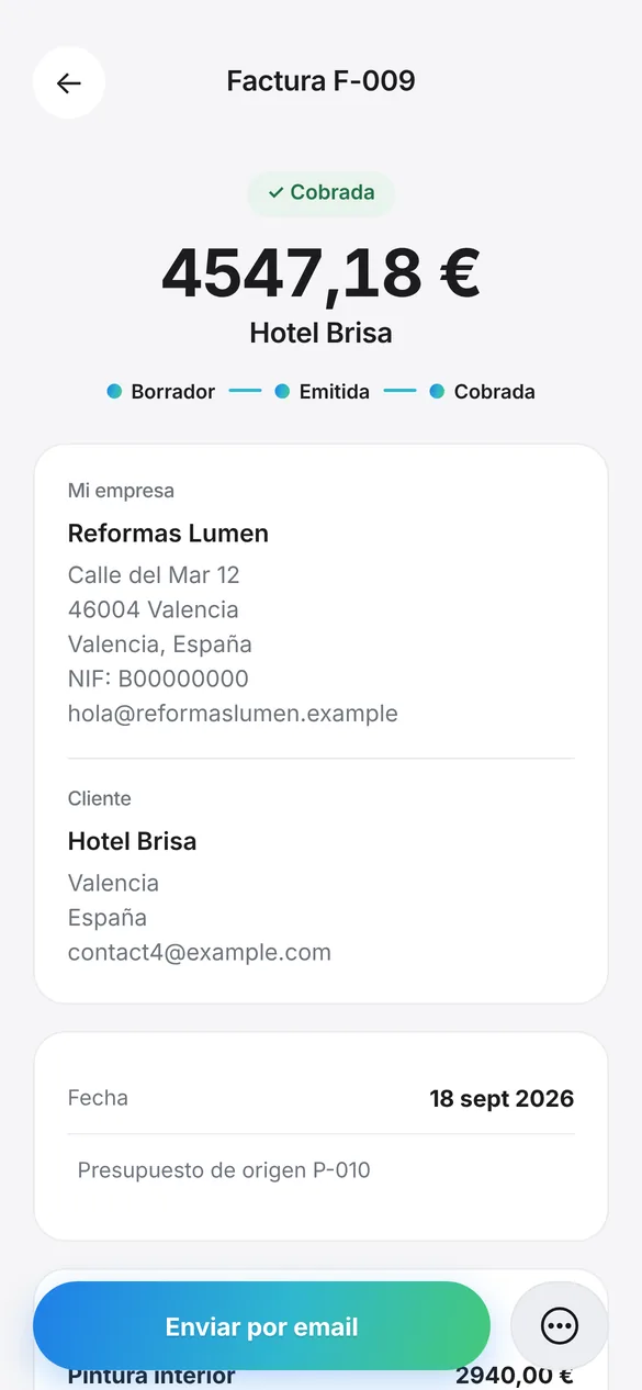 Factura cobrada en Quotea para iPhone con su recorrido de borrador, emitida y cobrada